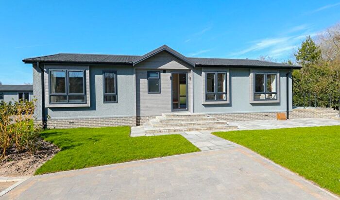 2 Bedroom Park Home For Sale In A Walnut Tree Farm Benham Lane, Riseley, Reading, RG7