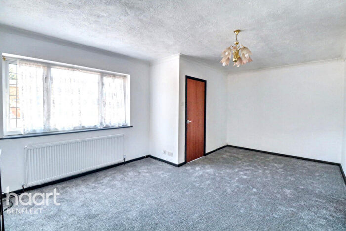 2 Bedroom Detached Bungalow For Sale In New Road, Canvey Island, SS8