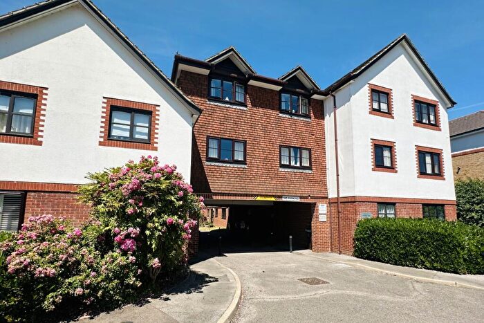 1 Bedroom Flat For Sale In Clarence Road, Fleet, GU51