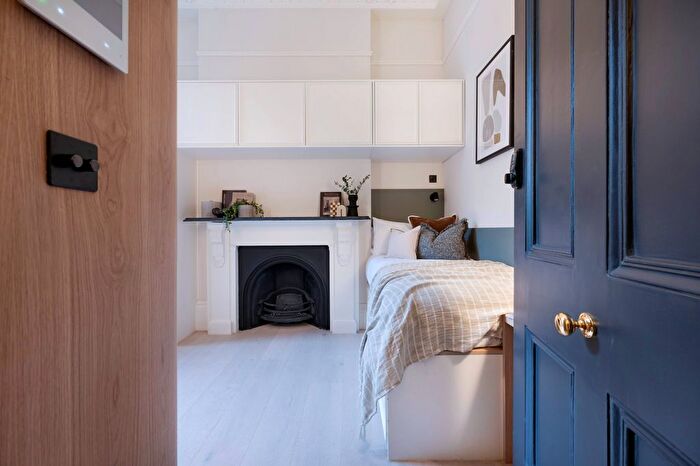 Studio To Rent In Kensington Gardens Square, London, W2