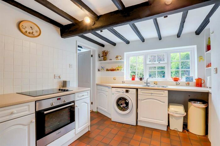 2 Bedroom Cottage For Sale In Green Lane, Lambley, Nottinghamshire, NG4