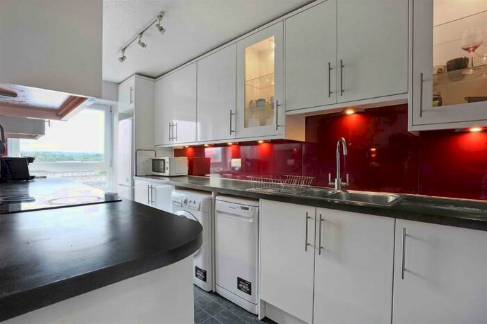 2 Bedroom Apartment To Rent In Basinghall Gardens, Sutton, Surrey, SM2