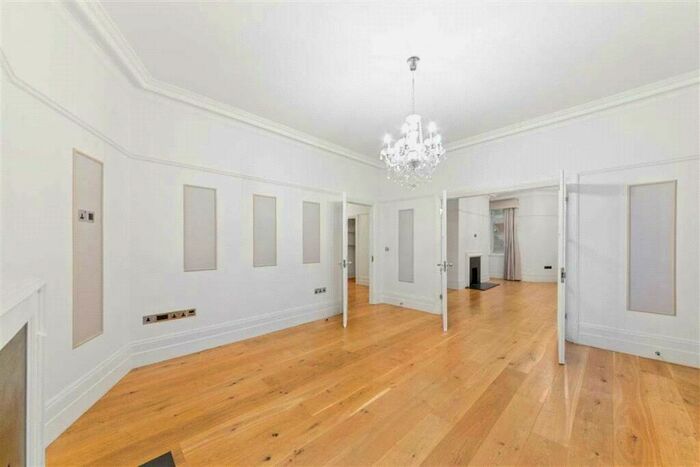 2 Bedroom Apartment To Rent In Marylebone Road, Marylebone, London, NW1