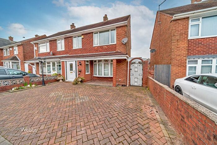 4 Bedroom Semi-Detached House For Sale In Chatsworth Crescent, Walsall, WS4
