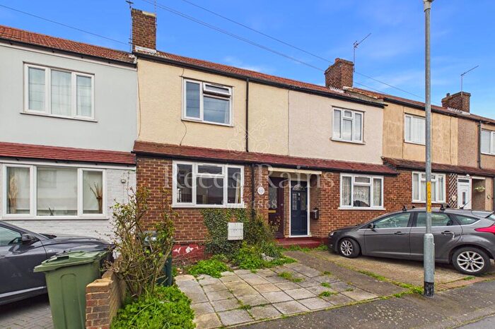 2 Bedroom Terraced House For Sale In Ivy Close, Dartford, Kent, DA1