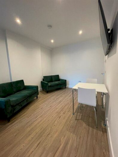 4 Bedroom Private Hall To Rent In Balmoral Road, Lancaster, LA1