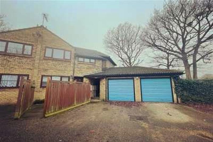 1 Bedroom Flat To Rent In Courtney Park Road, Langdon Hills, Basildon, SS16