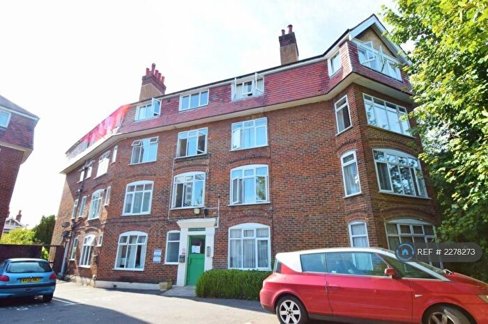 3 Bedroom Flat To Rent In Grosvenor Square, Southampton, SO15