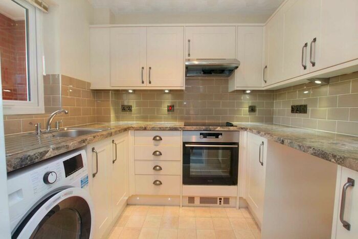 1 Bedroom Maisonette To Rent In Burns Court, Aylesbury, HP21