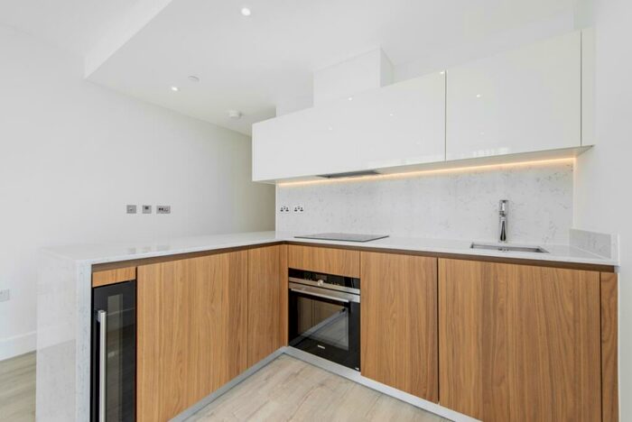 1 Bedroom Flat To Rent In Piazza Walk London, E1
