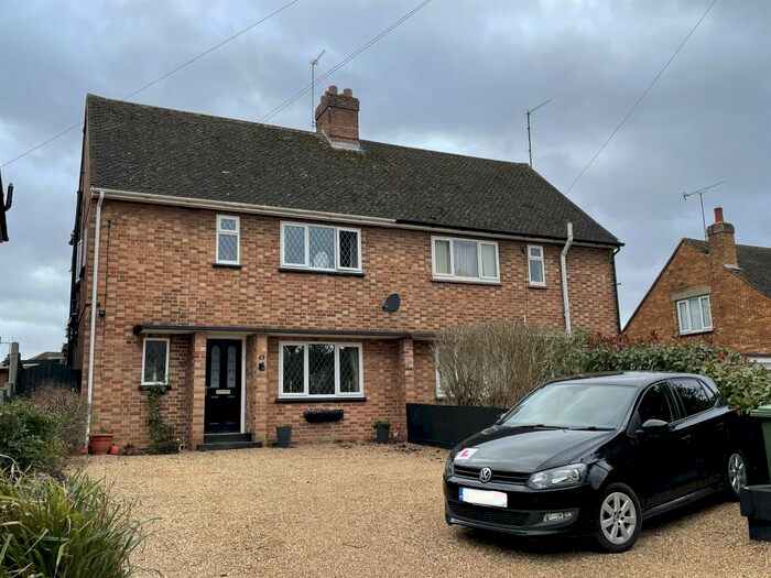 4 Bedroom Semidetached House For Sale In The Leys, Woburn Sands