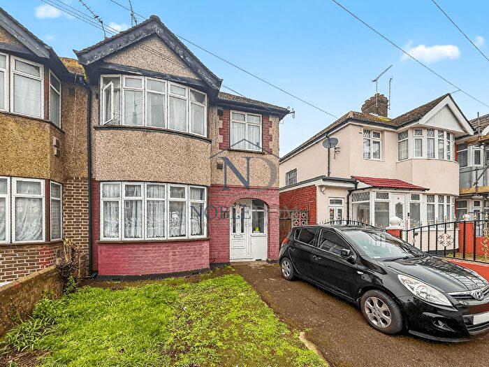 3 Bedroom Semi Detached House For Sale In Willow Gardens, Hounslow, TW3