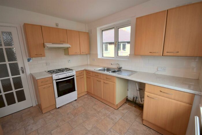 2 Bedroom Apartment To Rent In Castlemount, Heswall, CH60