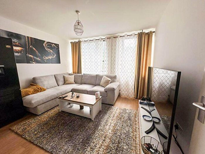 1 Bedroom Flat To Rent In Lower Bristol Road, Bath, BA2