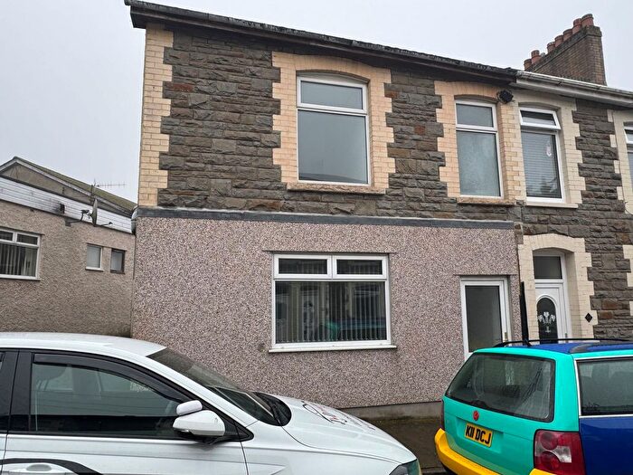 3 Bedroom End Of Terrace House For Sale In Islwyn Street, Ynysddu, NP11