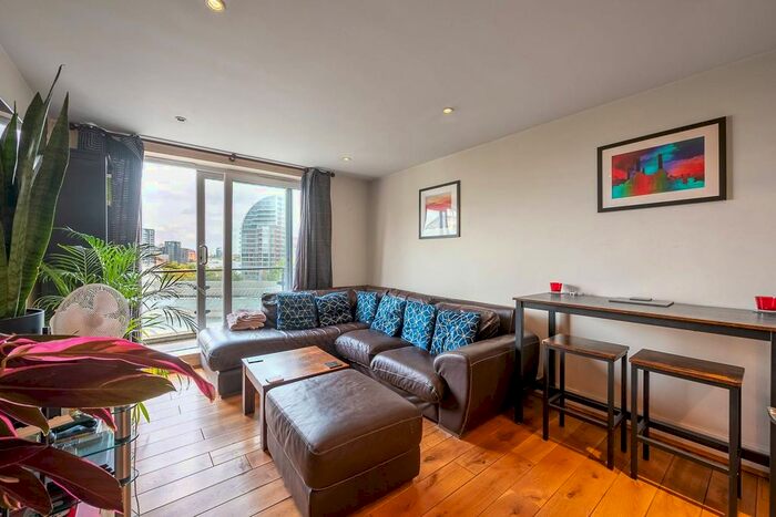 2 Bedroom Flat To Rent In Smugglers Way, Wandsworth, London, SW18