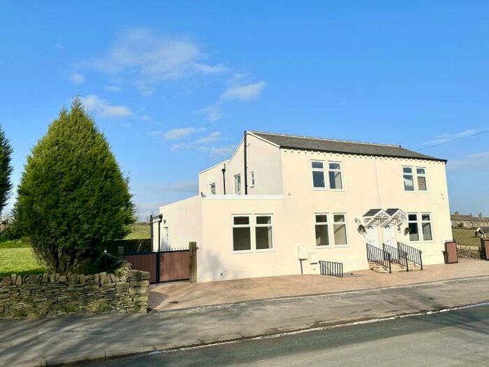 3 Bedroom Detached House To Rent In New Hey Road, Outlane, Huddersfield, HD3