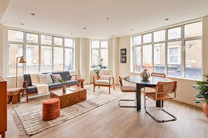 3 Bedroom Flat For Sale In Apex House, Bacon Street, Shoreditch, London, E1