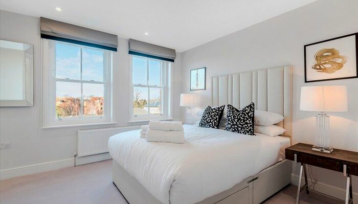 3 Bedroom Flat To Rent In Hamlet Gardens, Ravenscourt Park, London, W6