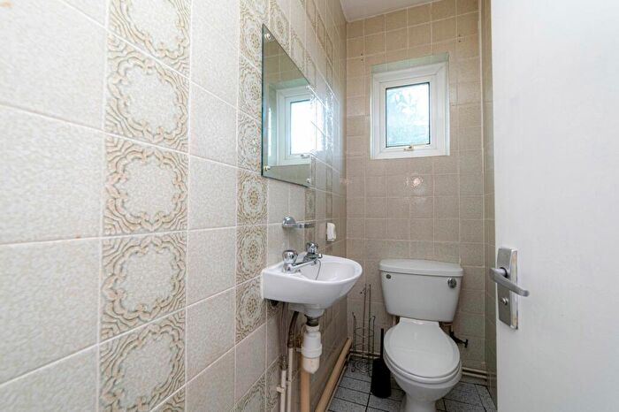 3 Bedroom Detached House For Sale In Woolage Green, Canterbury, CT4