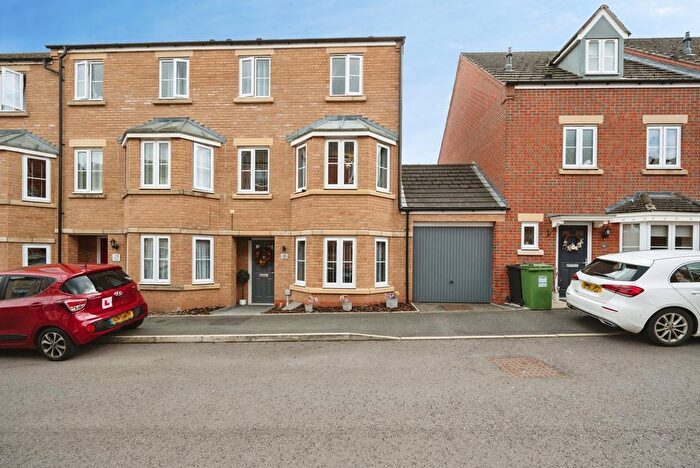 4 Bedroom End Of Terrace House For Sale In Dixon Close, Redditch, Worcestershire, B97