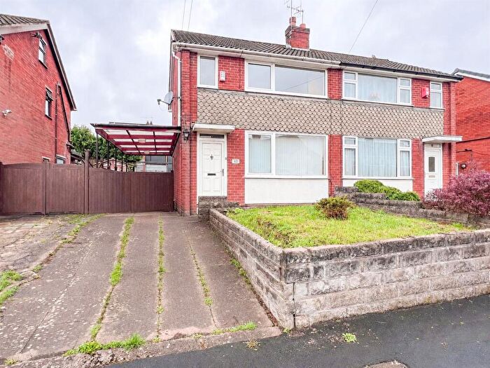 3 Bedroom Semi-Detached House For Sale In Tonbridge Avenue, Bradeley, ST6