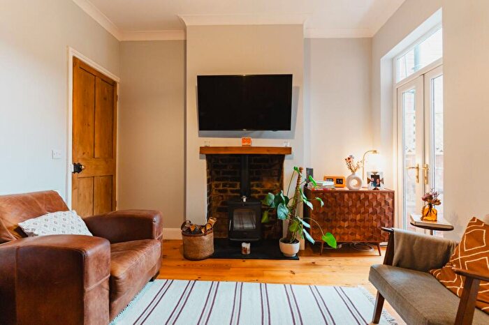 2 Bedroom Terraced House For Sale In Francis Street, Stoneygate, LE2