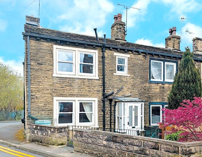 2 Bedroom End Terrace House For Sale In Perseverance Lane, Bradford, BD7