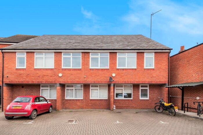 1 Bedroom Flat To Rent In Mawle Court, Banbury, OX16