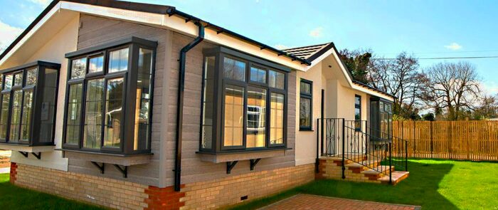 2 Bedroom Mobile/park Home For Sale In Skeltons Drove, Beck Row, Bury St. Edmunds, IP28