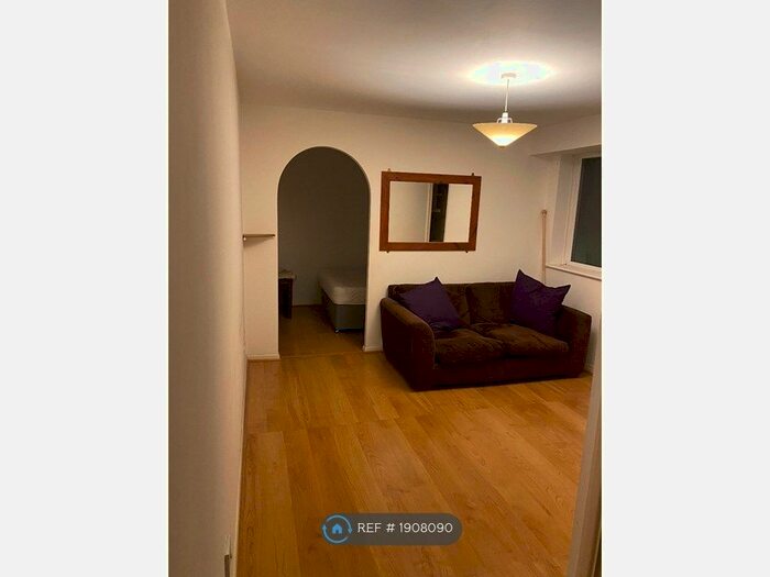 Studio To Rent In Linwood Crescent, Enfield, EN1