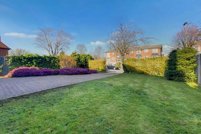 4 Bedroom Detached House To Rent In Stanley Avenue, Beckenham, BR3