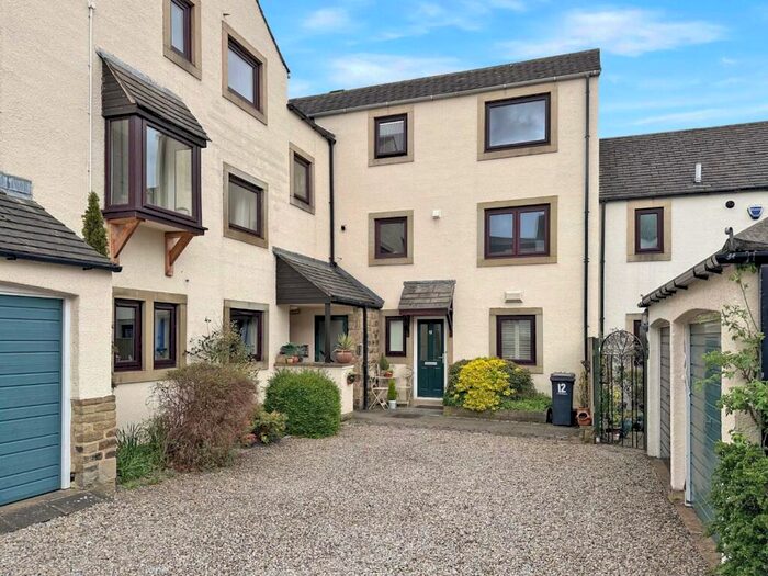 2 Bedroom Flat To Rent In Old Bridge Rise, Ilkley, LS29