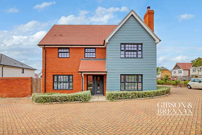 3 Bedroom Detached House For Sale In Clark Street, Basildon, SS16