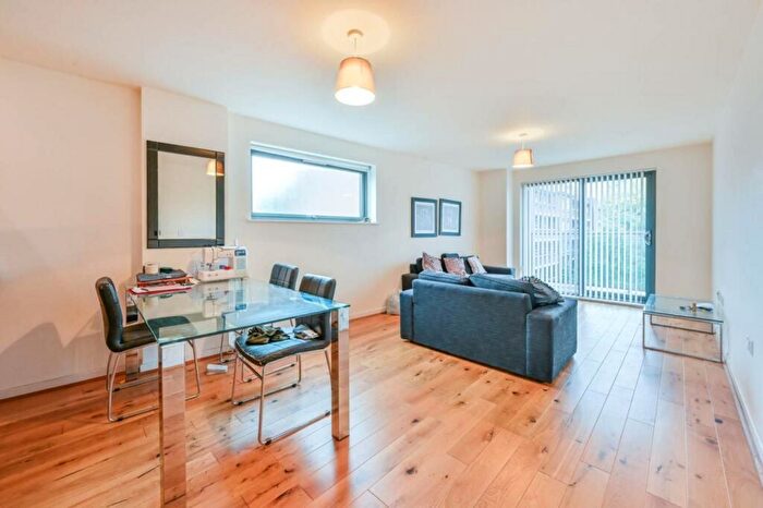 2 Bedroom Flat To Rent In Chi Building, Wapping, E1