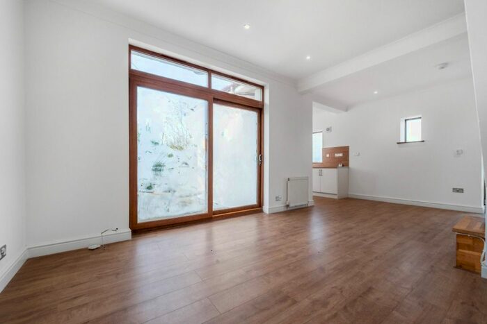 3 Bedroom Detached Bungalow For Sale In Balmuildy Road, Glasgow, Glasgow, G23