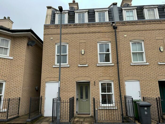 3 Bedroom Town House To Rent In St Matthews Gardens, CB1