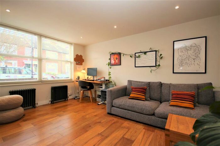 1 Bedroom Flat To Rent In Tivoli Road, N8