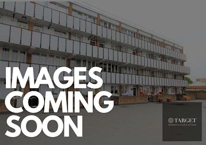 2 Bedroom Flat To Rent In College Gardens, N18