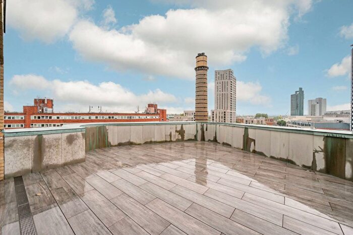 2 Bedroom Flat To Rent In Bellwether Lane, Wandsworth, London, SW18