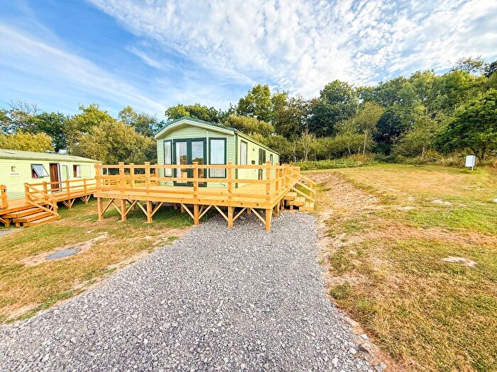 2 Bedroom Mobile/park Home For Sale In Cenarth, Newcastle Emlyn, SA38