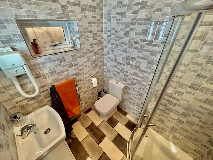 4 Bedroom Detached House For Sale In Gilfach Road, Tonyrefail, Porth, Mid Glamorgan., CF39