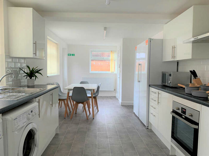 4 Bedroom Terraced House To Rent In Melrose Street, HU3