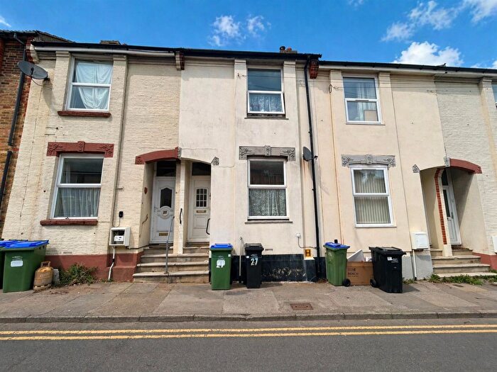2 Bedroom Terraced House For Sale In Gibbon Road, Newhaven, BN9