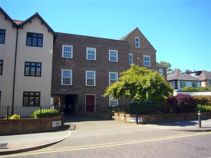 2 Bedroom Flat To Rent In High Street, Berkhamsted, HP4