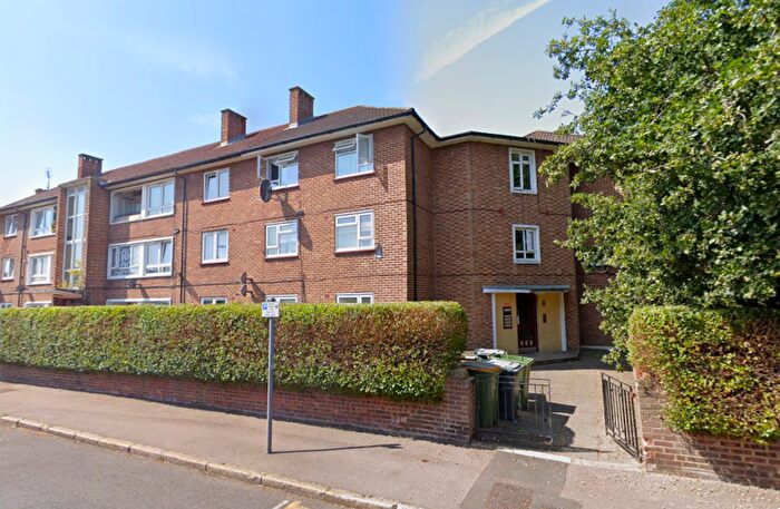 2 Bedroom Flat For Sale In Whitta Road, Manor Park, London, E12