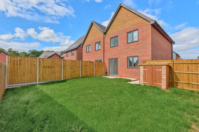 3 Bedroom Semi-Detached House To Rent In Bury Farm Road, Whiteley, Fareham, Hampshire, PO15