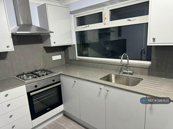 3 Bedroom Semi-Detached House To Rent In Somerford Close, Swindon, SN2