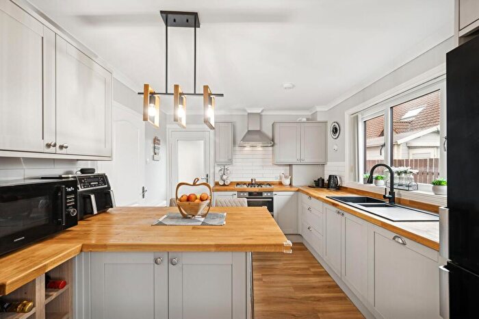 3 Bedroom Detached House For Sale In Quoiters Court, Blackburn, EH47