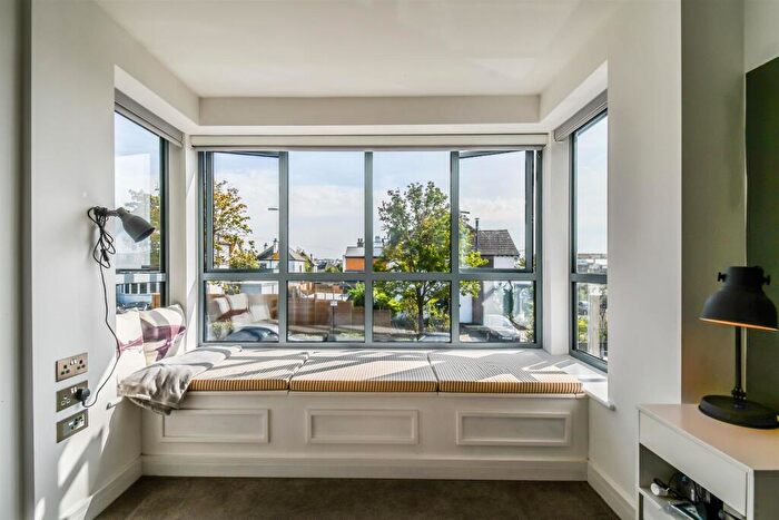 2 Bedroom Apartment To Rent In The Ridgeway, Chalkwell, Westcliff-on-Sea, SS0